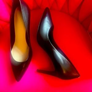 Karl Lagerfeld Size 10 Black 3” Heels. Perfect for work and leisure.